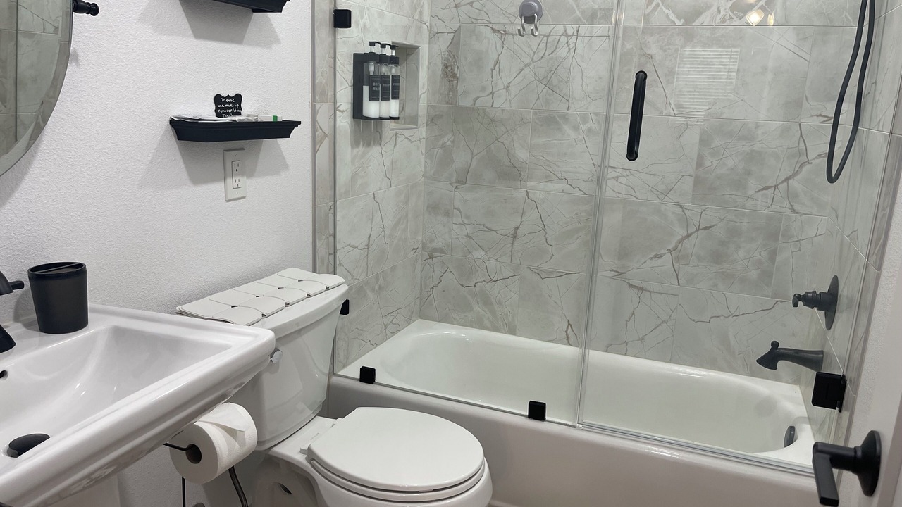 Photo of Bathroom in Brookeland