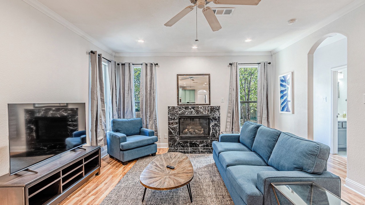 Photo of Livingroom in Las Colinas