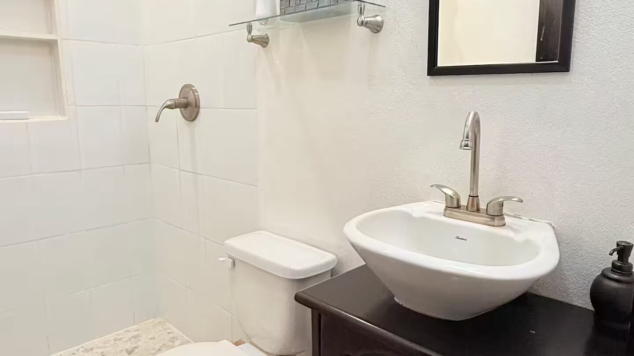 Photo of Bathroom in Flores