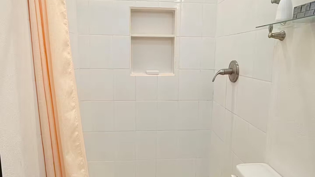 Photo of Bathroom in Flores