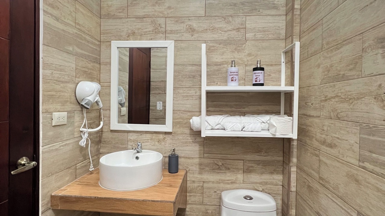 Photo of Bathroom in Flores
