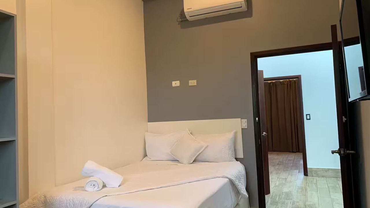 Photo of Bedroom in Flores