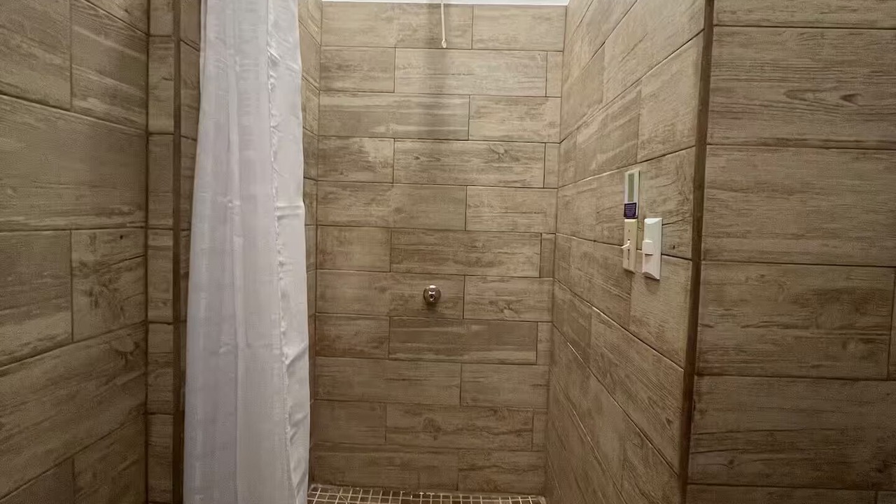 Photo of Bathroom in Flores