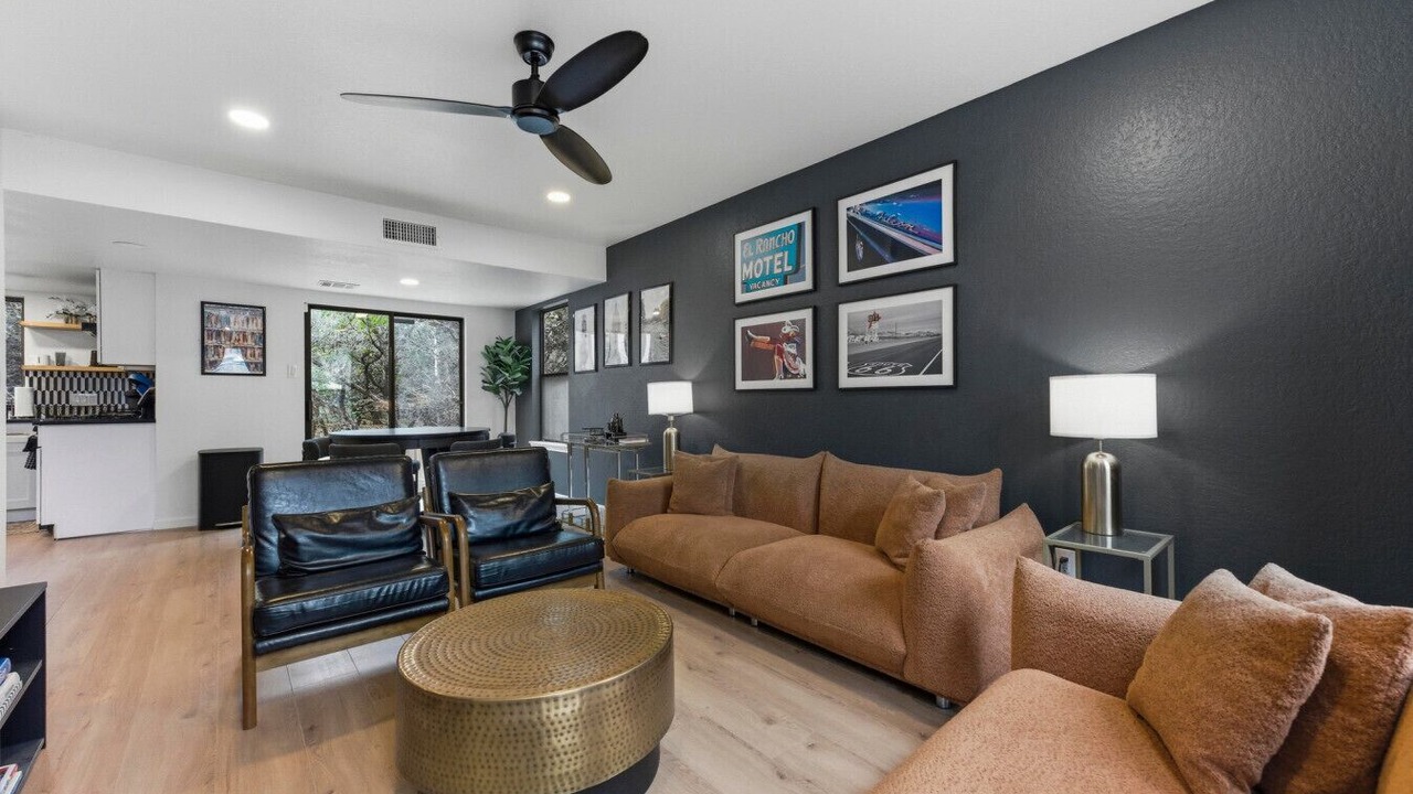 Photo of Livingroom in Barton Hills