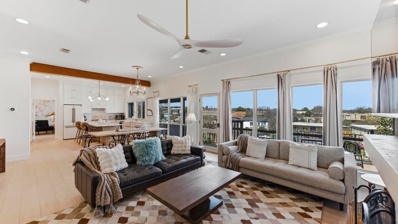 Photo of Livingroom in Barton Hills
