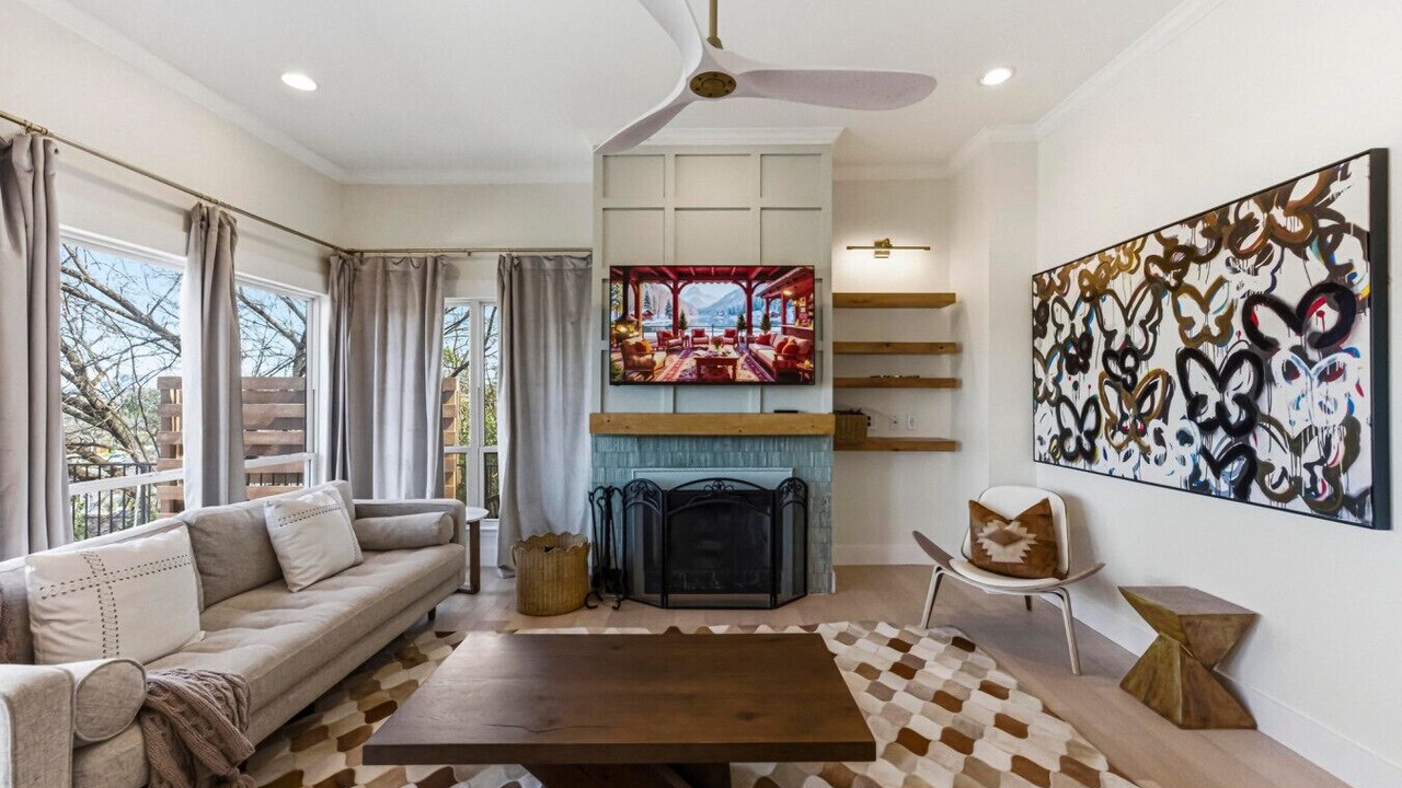 Photo of Livingroom in Barton Hills