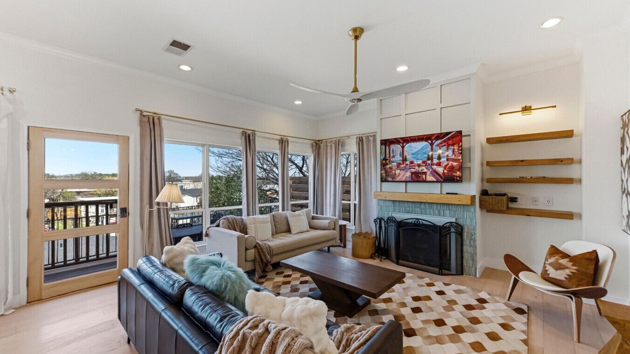 Photo of Livingroom in Barton Hills