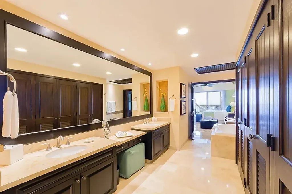 Photo of Bathroom in South Shore Hotel Area