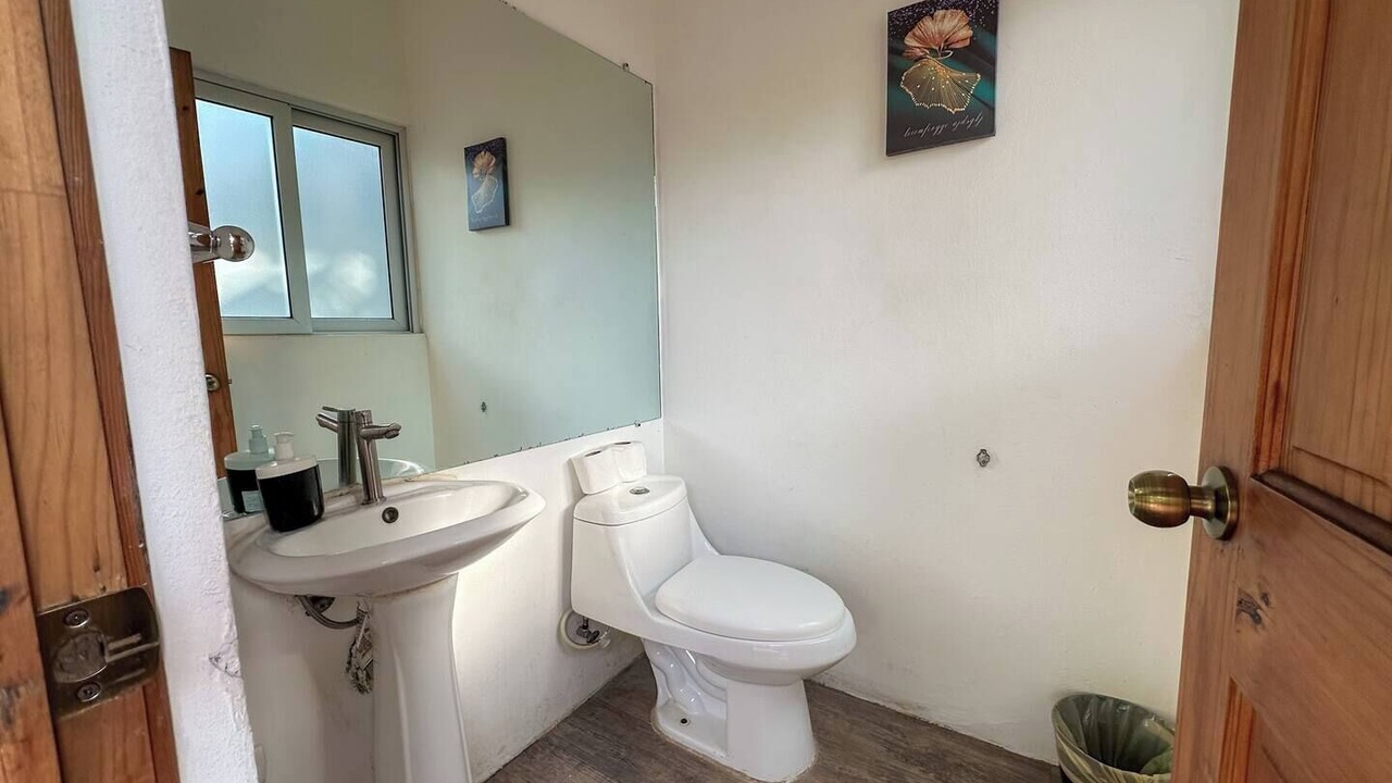 Photo of Bathroom in Puerto Quetzal