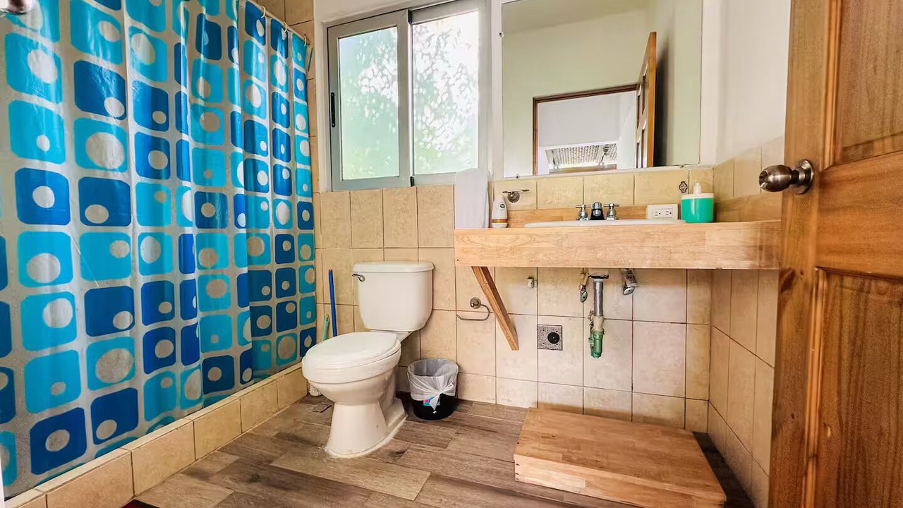 Photo of Bathroom in Puerto Quetzal