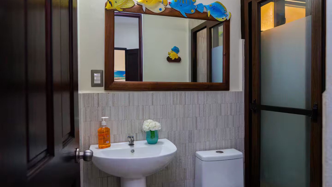 Photo of Bathroom in El Hawaii