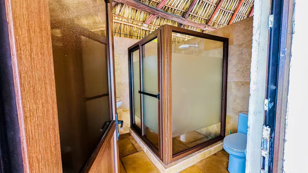 Photo of Bathroom in El Hawaii