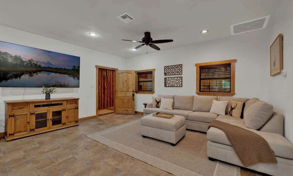 Photo of Livingroom in Johnson City