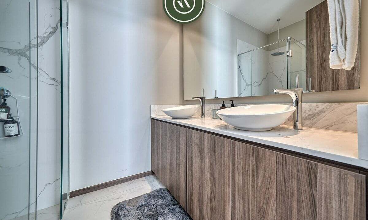 Photo of Bathroom in Flamingos