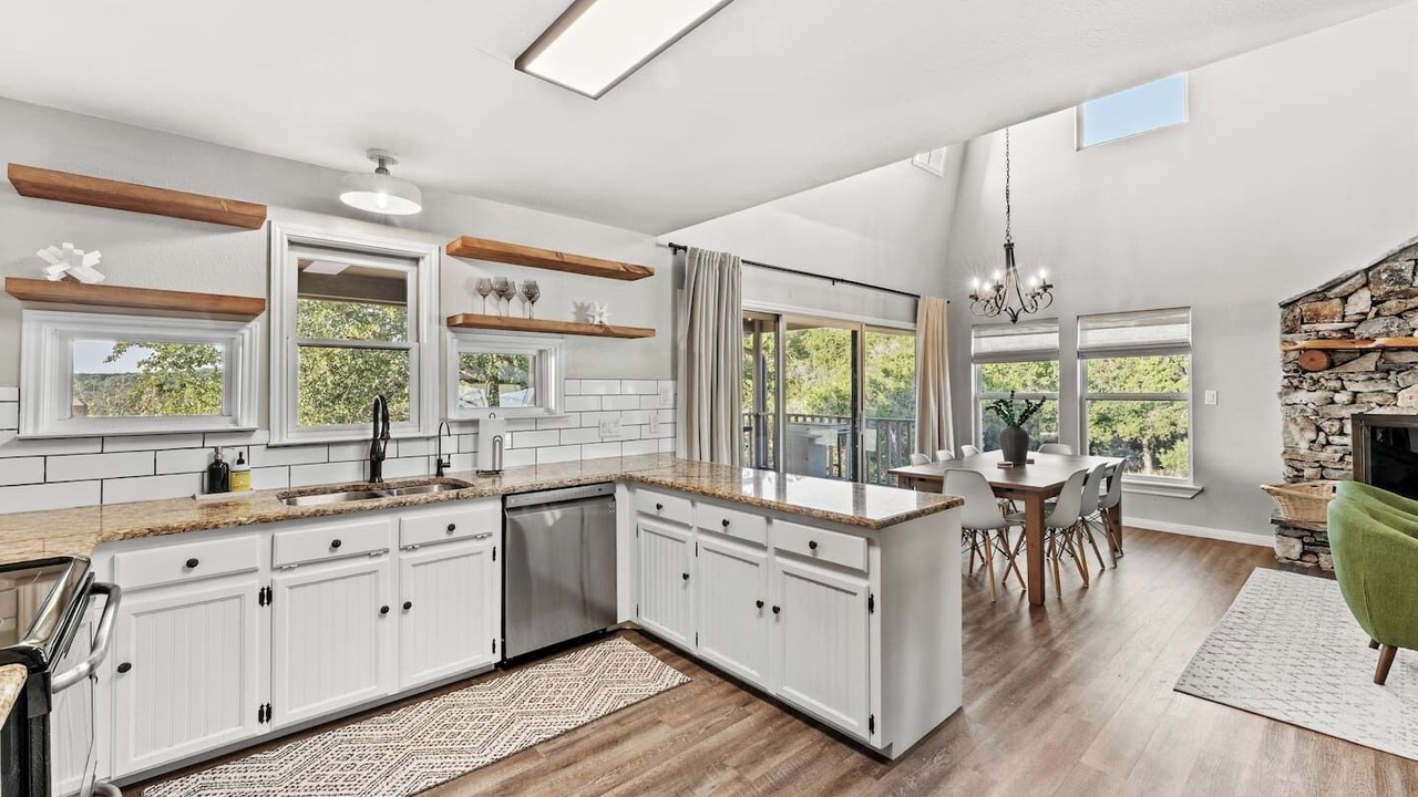 Photo of Kitchen in Canyon Lake