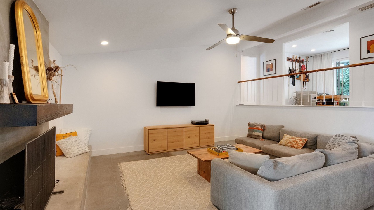 Photo of Livingroom in Barton Hills