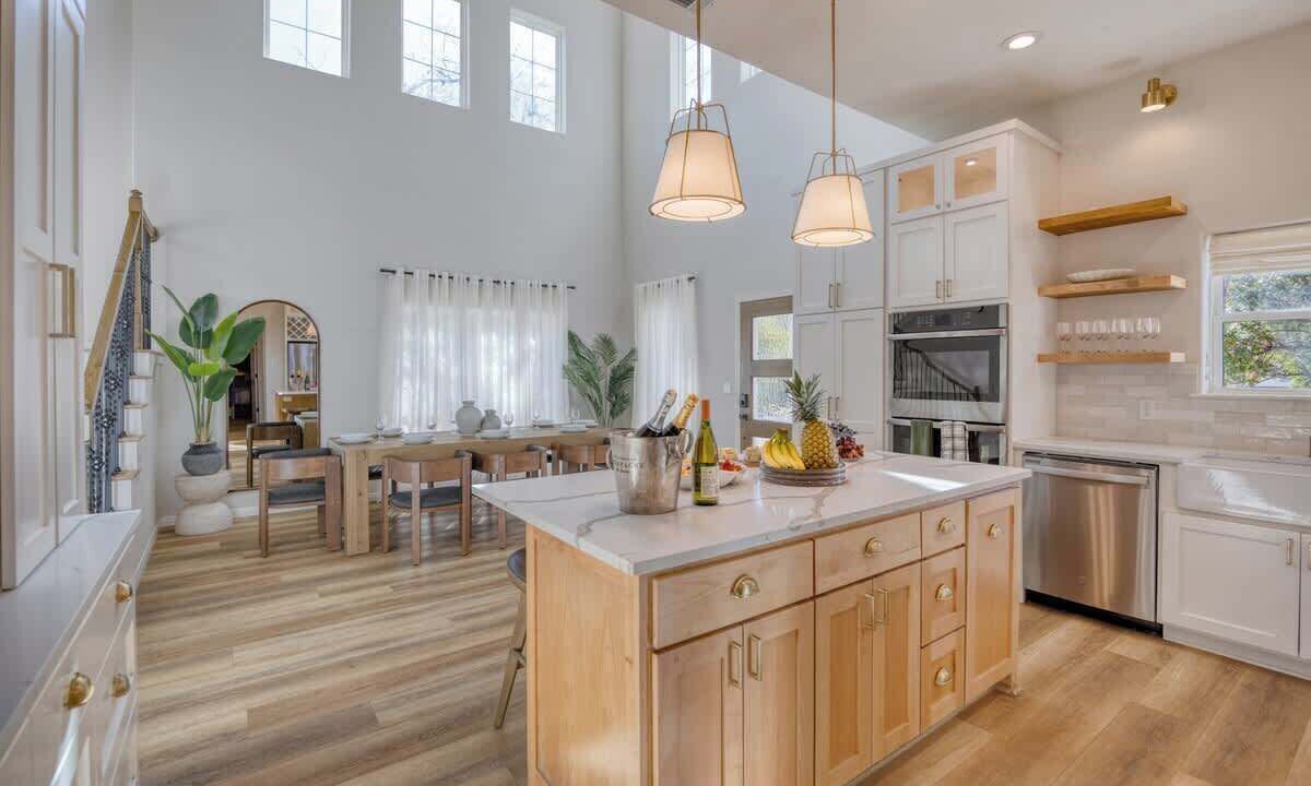 Photo of Kitchen in East Congress