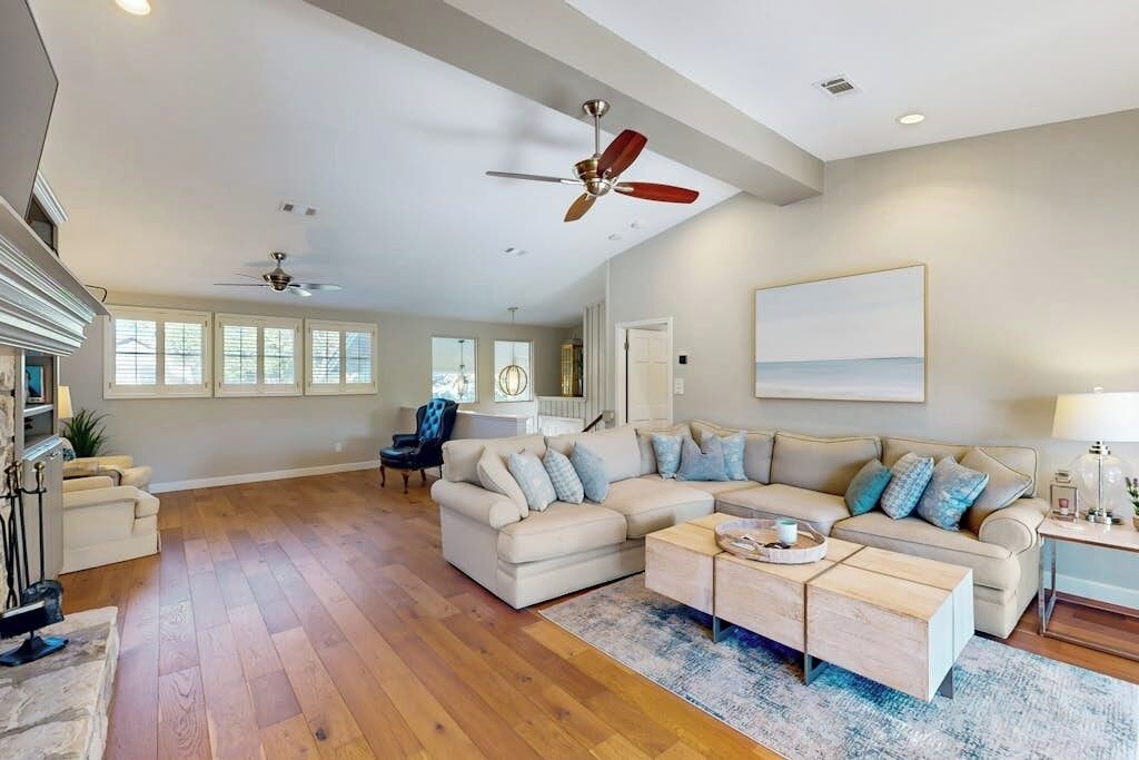 Photo of Livingroom in Horseshoe Bay