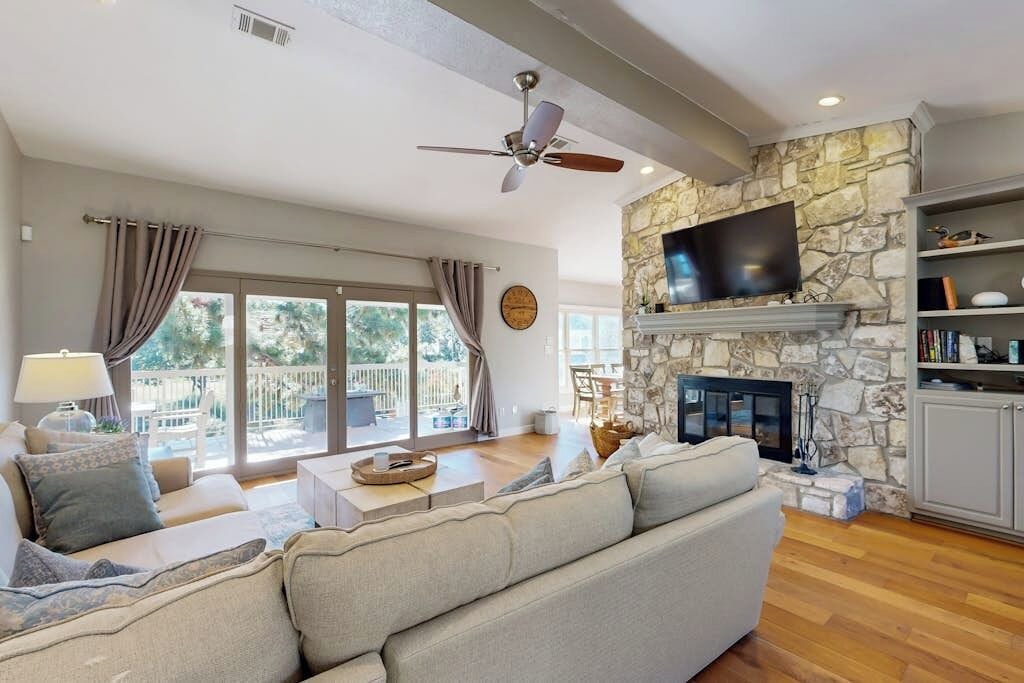 Photo of Livingroom in Horseshoe Bay