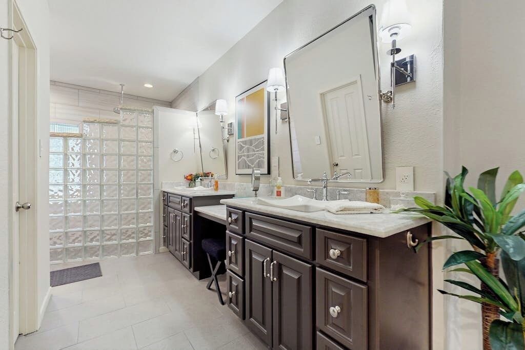Photo of Bathroom in Horseshoe Bay West
