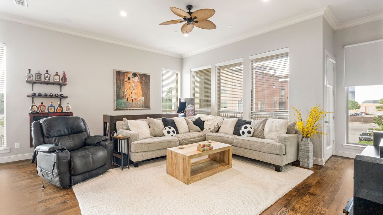 Photo of Livingroom in Las Colinas