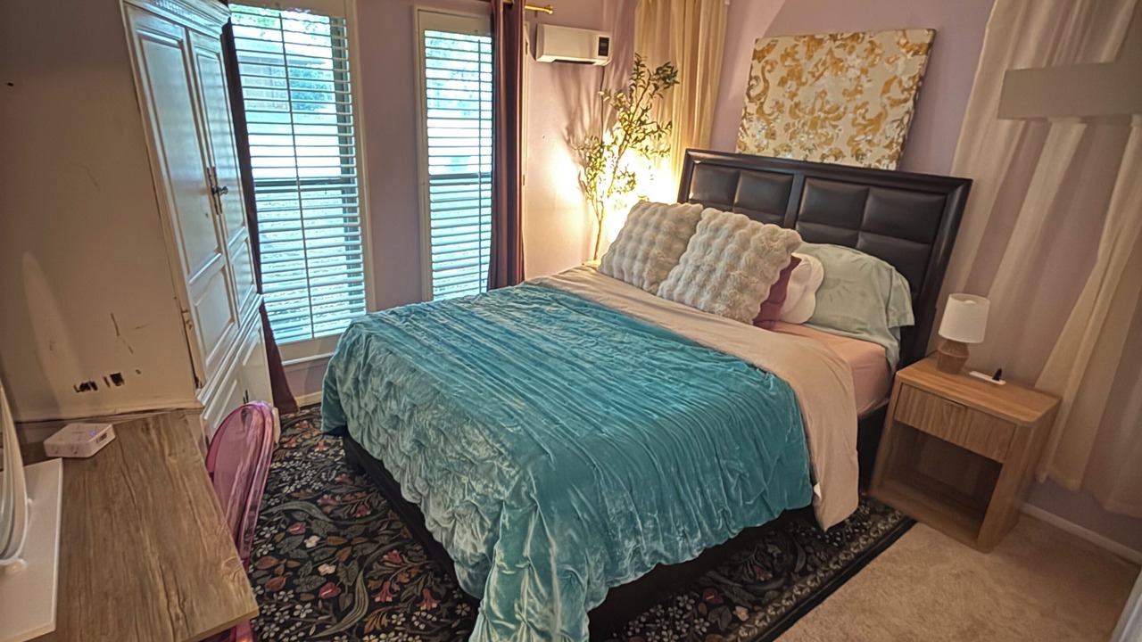 Photo of Bedroom in Southwest Arlington