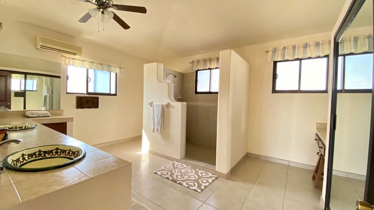 Photo of Bathroom in Buenavista