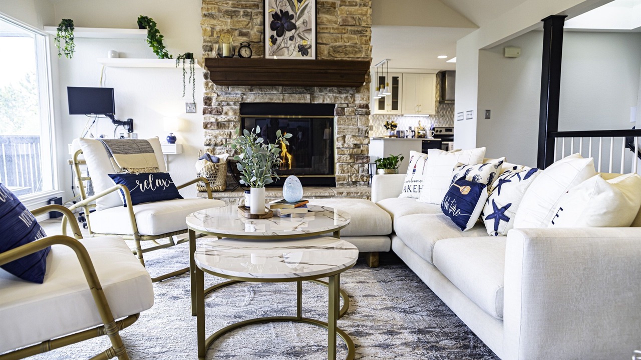 Photo of Livingroom in Highland Lake Estates