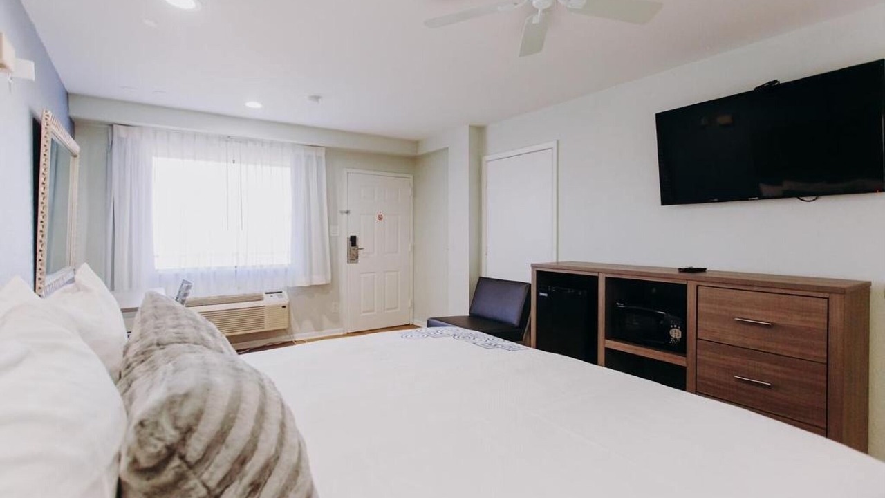 Photo of Bedroom in Clear Lake Shores
