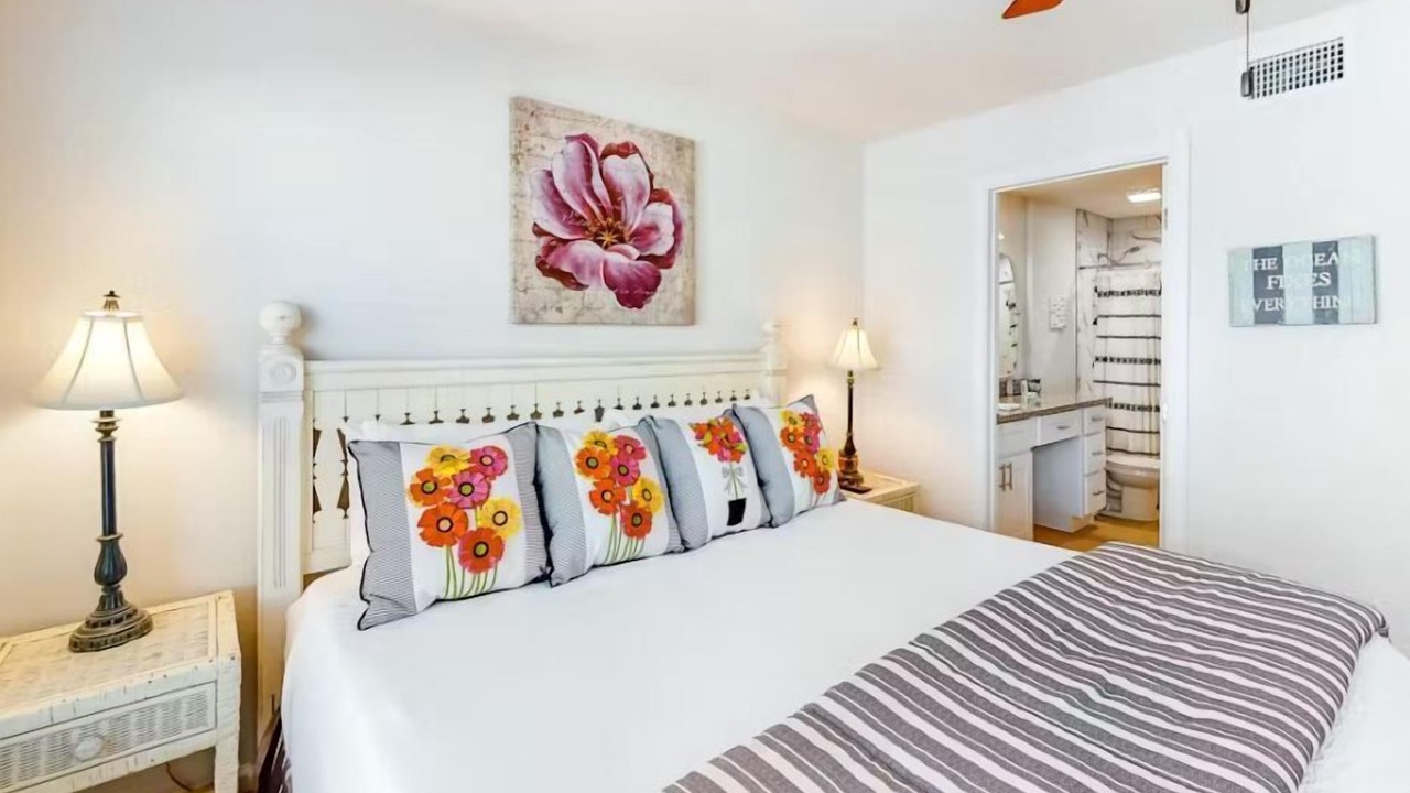 Photo of Bedroom in Harbor Oaks