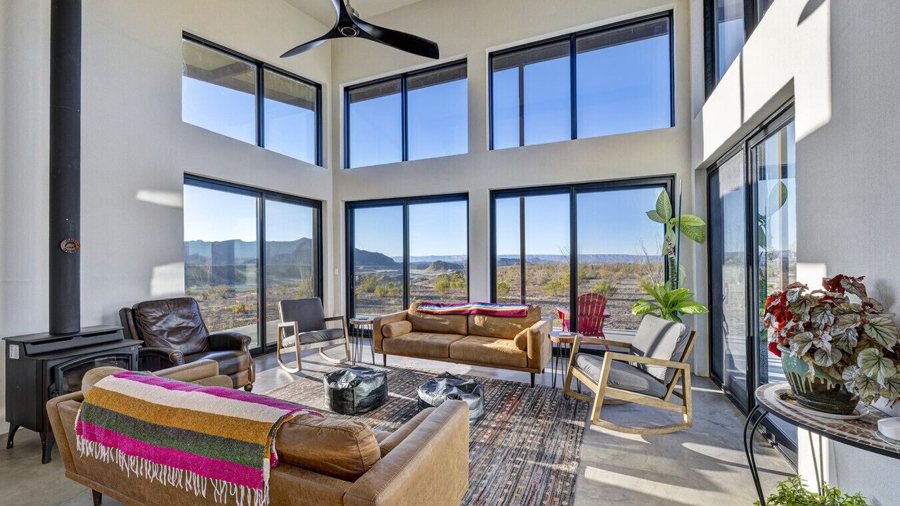 Photo of Livingroom in Terlingua