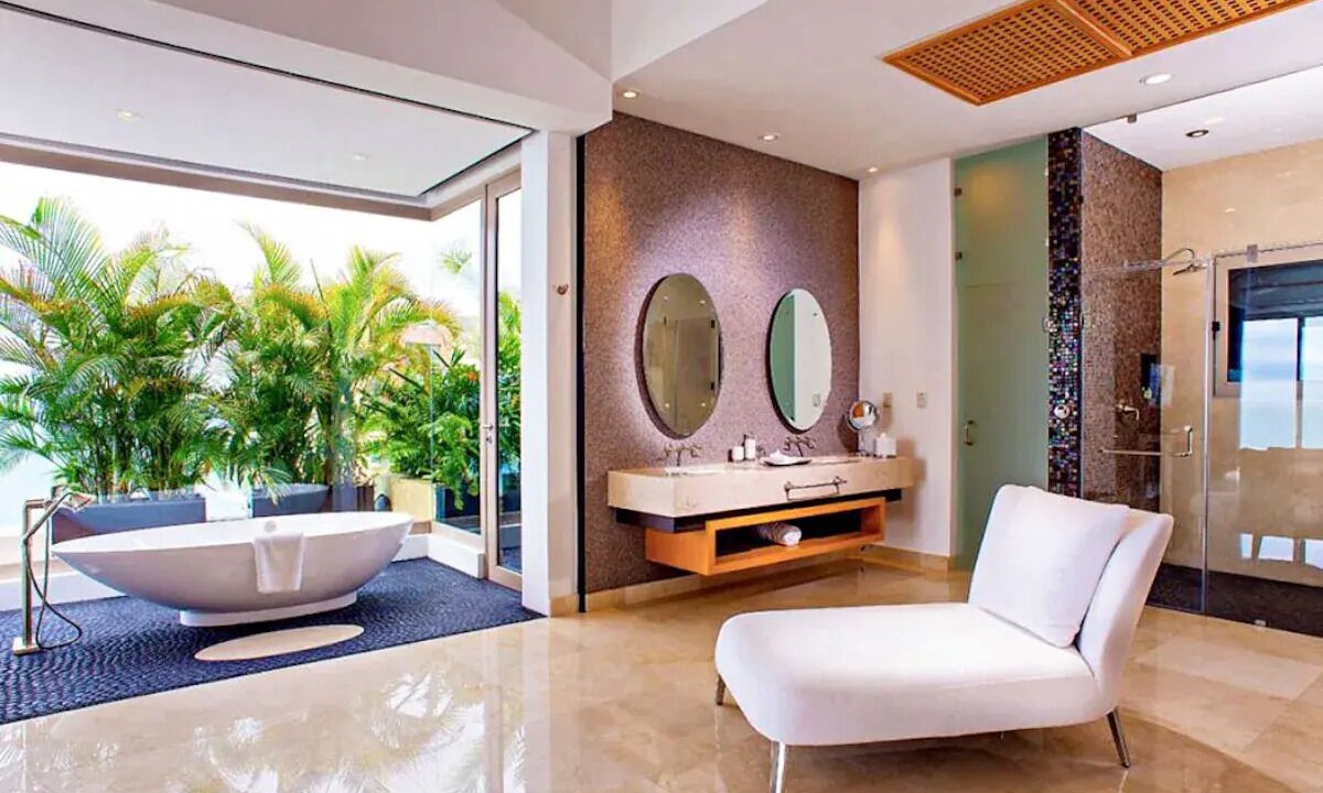 Photo of Bathroom in South Shore Hotel Area