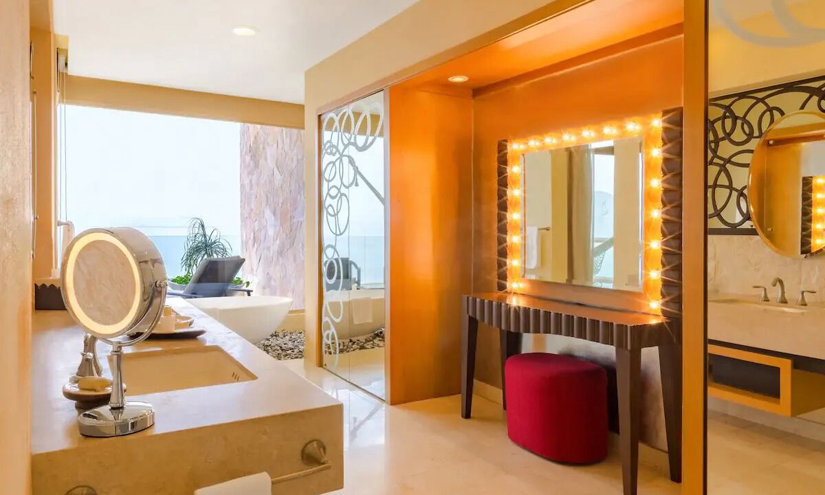 Photo of Bathroom in South Shore Hotel Area