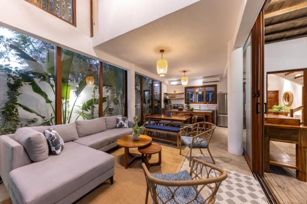Photo of Livingroom in Pacific Coast