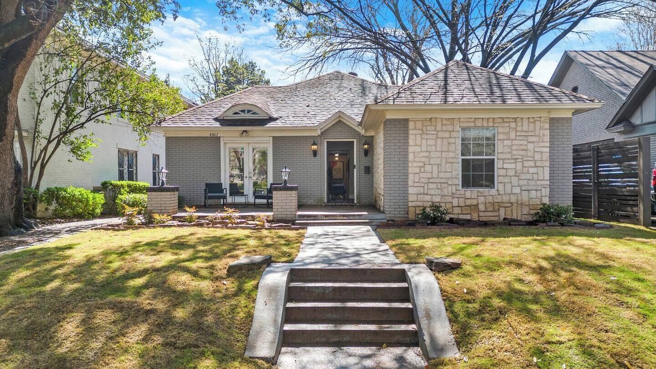 Photo of Outdoor in Oak Lawn