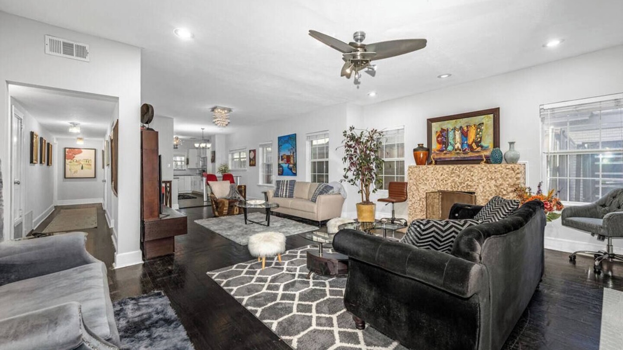 Photo of Livingroom in Oak Lawn