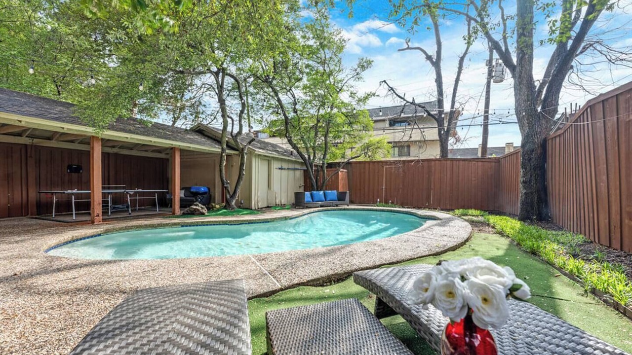 Photo of Outdoor in Oak Lawn