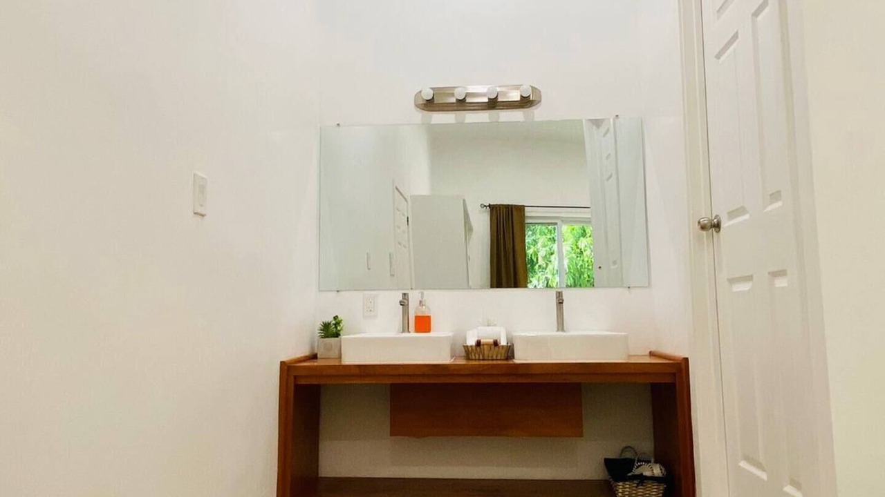 Photo of Bathroom in Flores