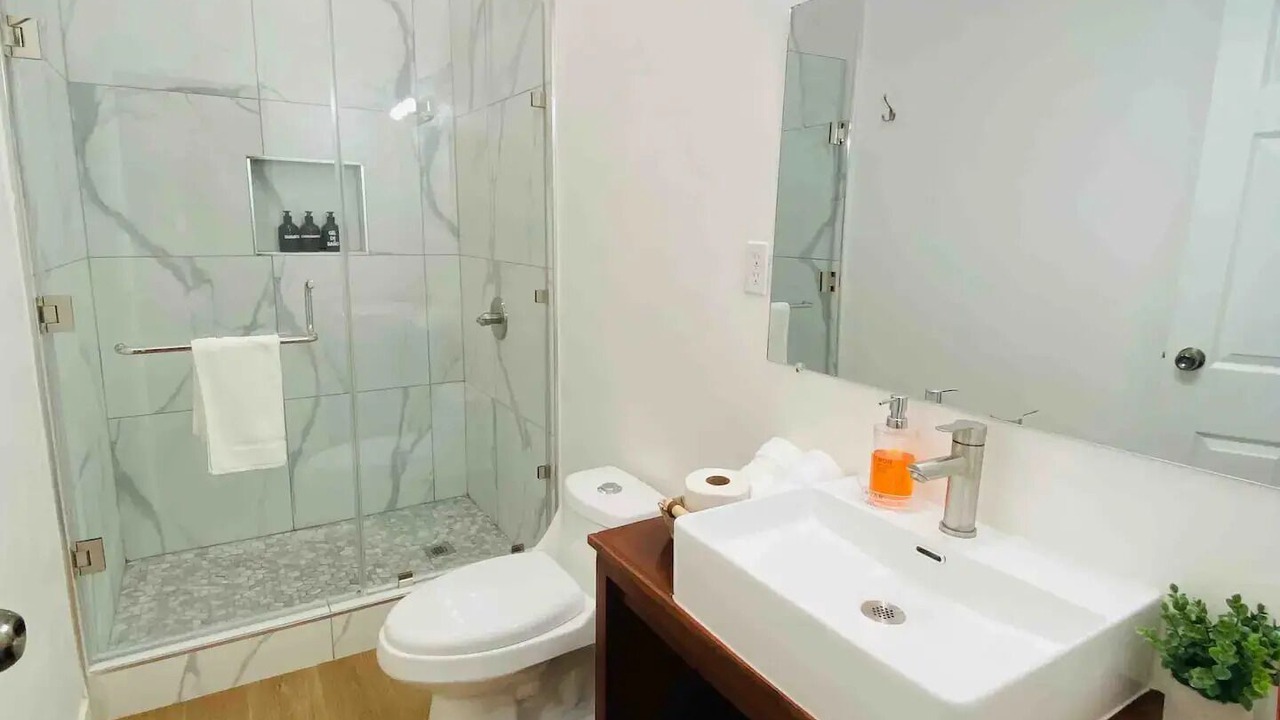 Photo of Bathroom in Flores