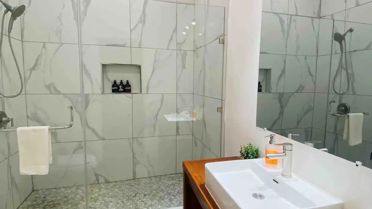 Photo of Bathroom in Flores