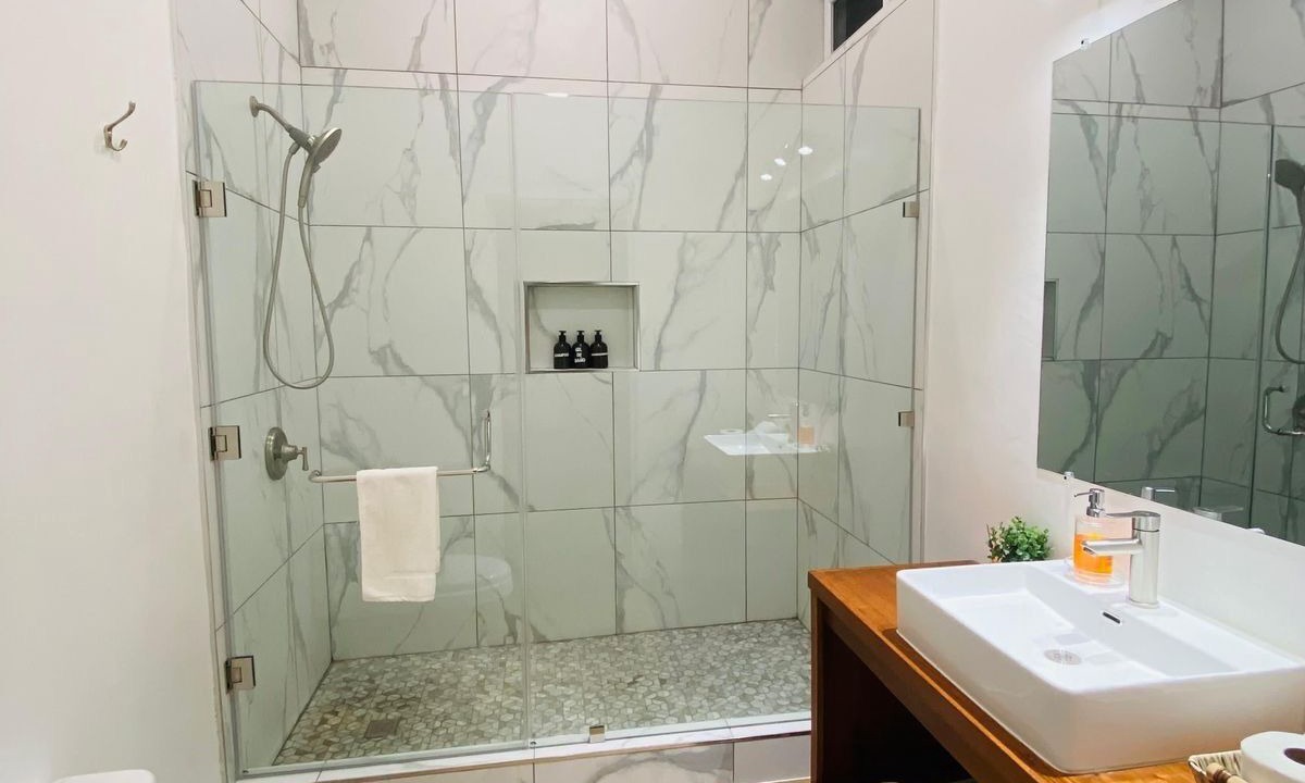 Photo of Bathroom in Flores