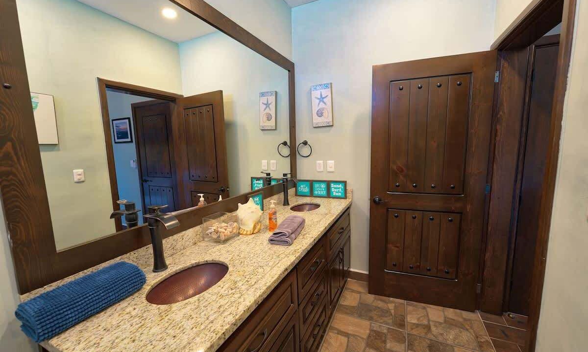 Photo of Bathroom in Laguna Shores