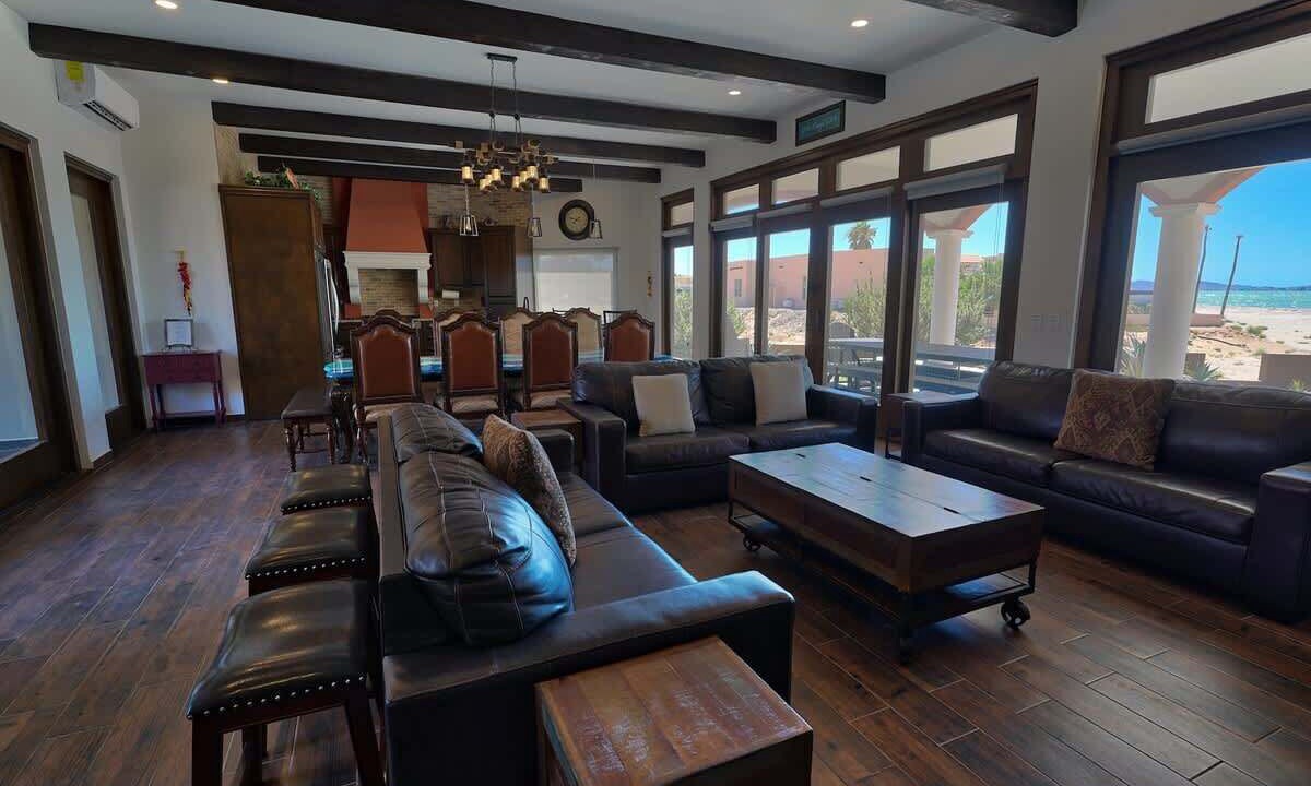 Photo of Livingroom in Laguna Shores