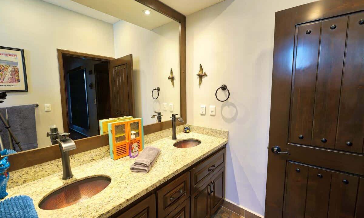 Photo of Bathroom in Laguna Shores