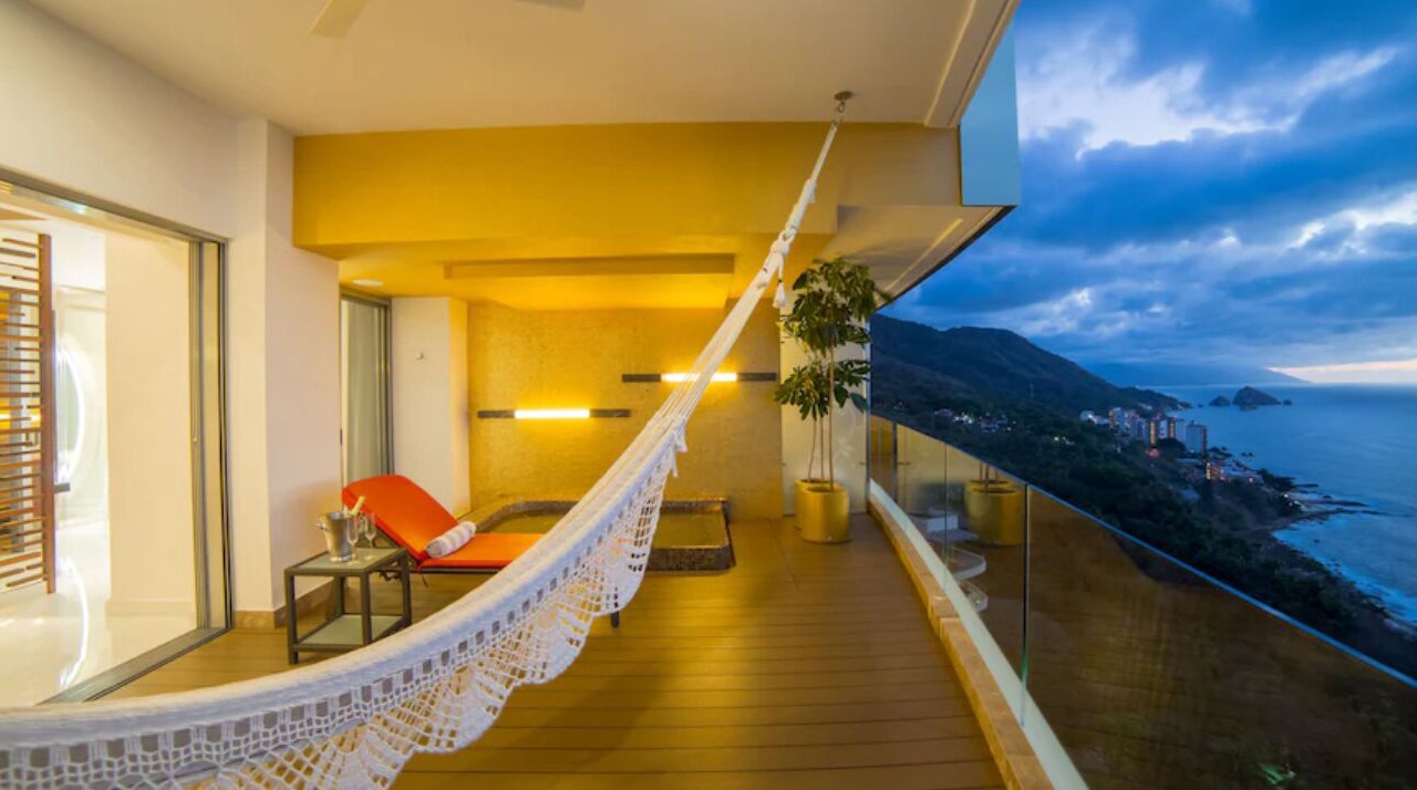 Photo of Patio Balcony in South Shore Hotel Area