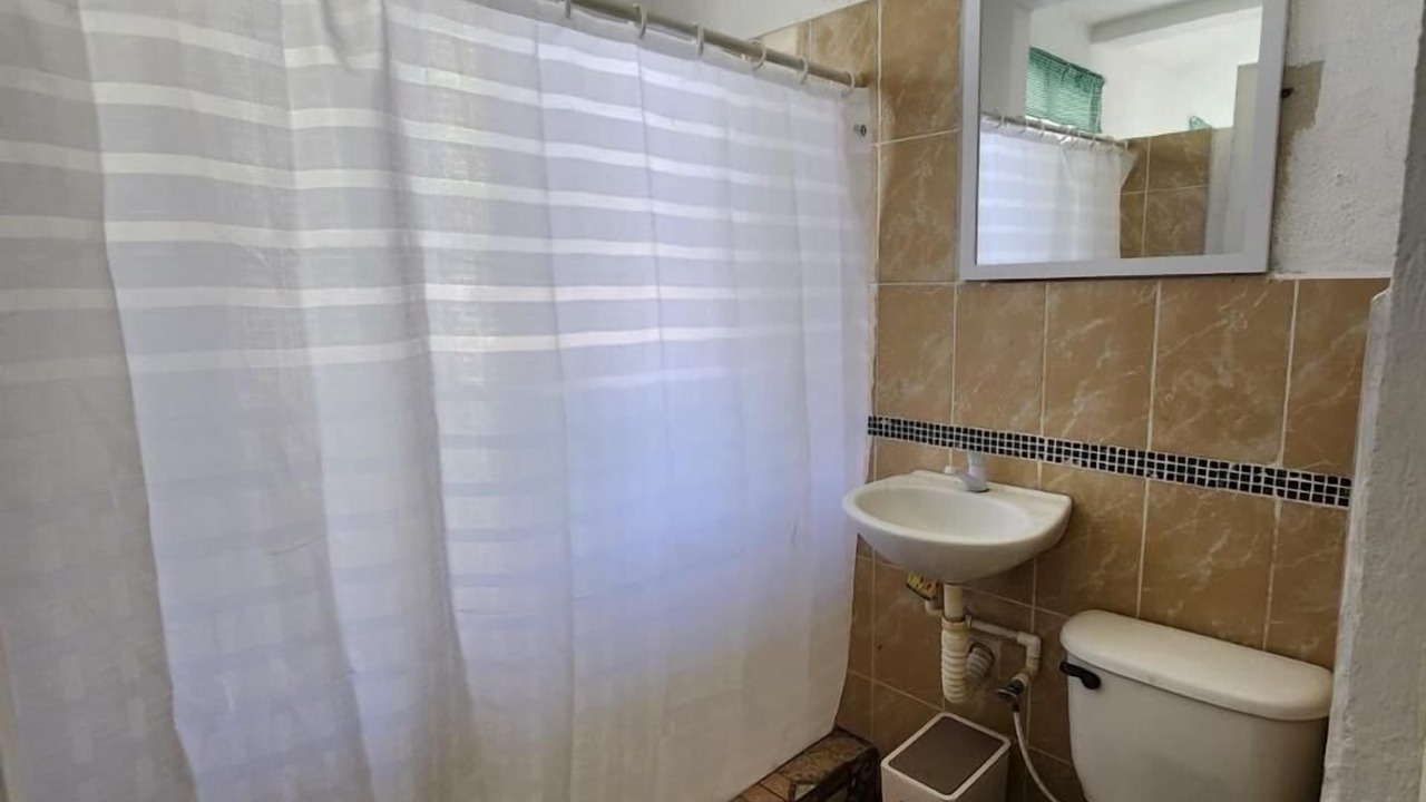Photo of Bathroom in El Hawaii