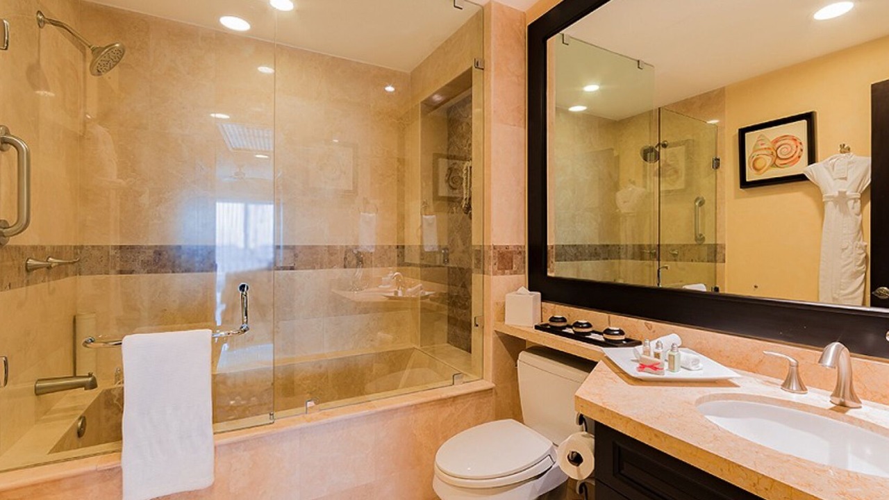 Photo of Bathroom in South Shore Hotel Area