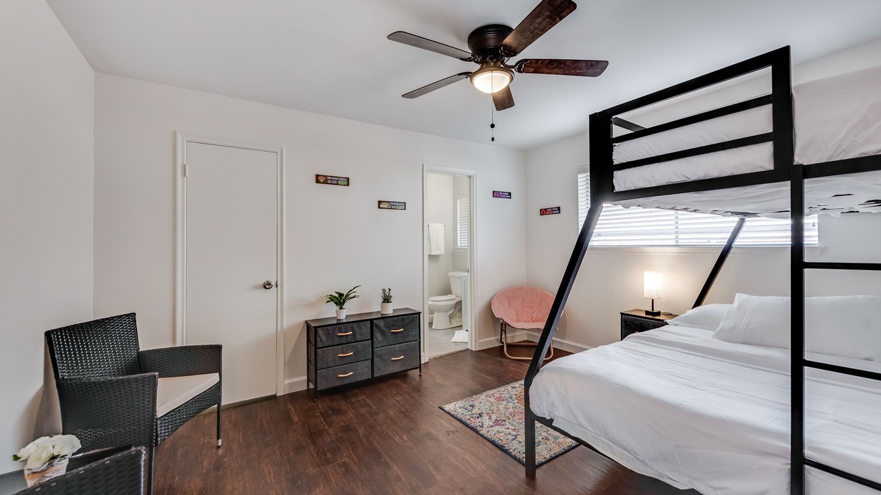 Photo of Bedroom in Park Central