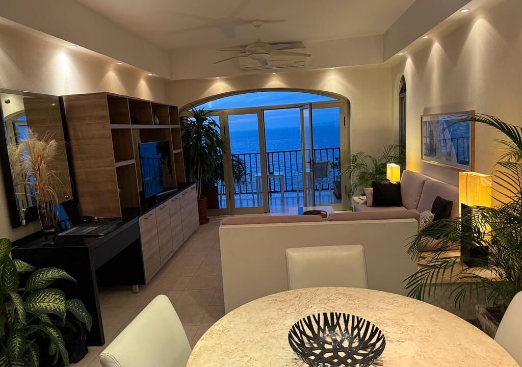 Photo of Livingroom in South Shore Hotel Area