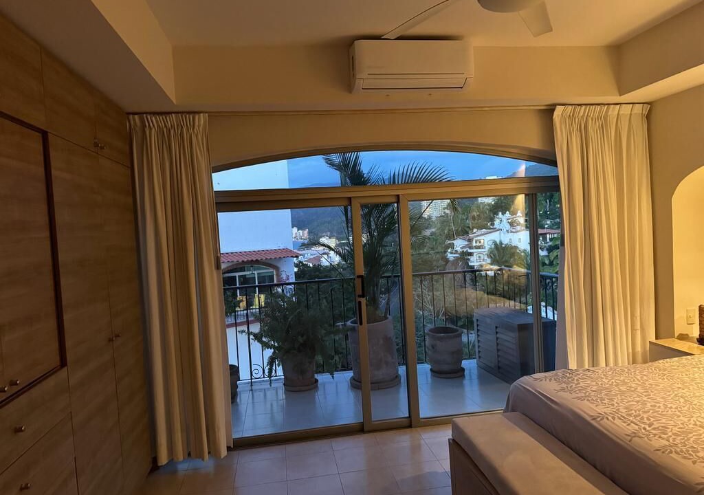 Photo of Bedroom in South Shore Hotel Area